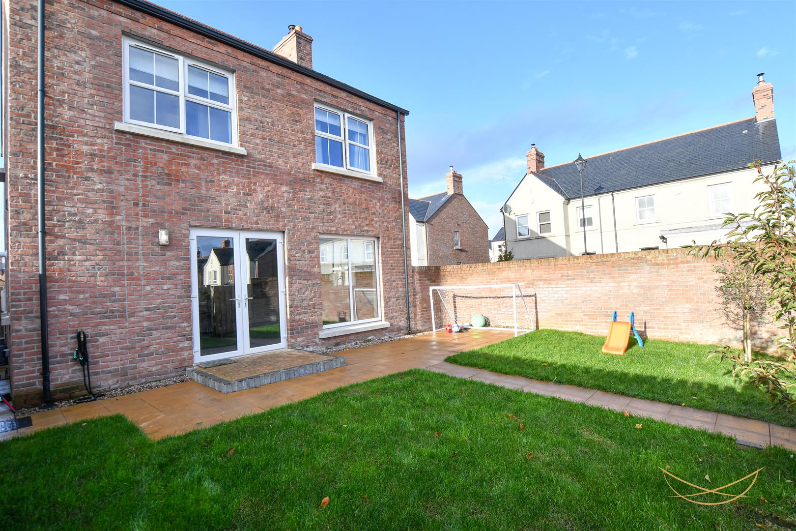 4 Bed Detached House - Image 40