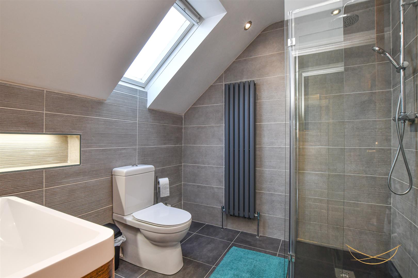 3 Bed Semi-detached House - Image 25