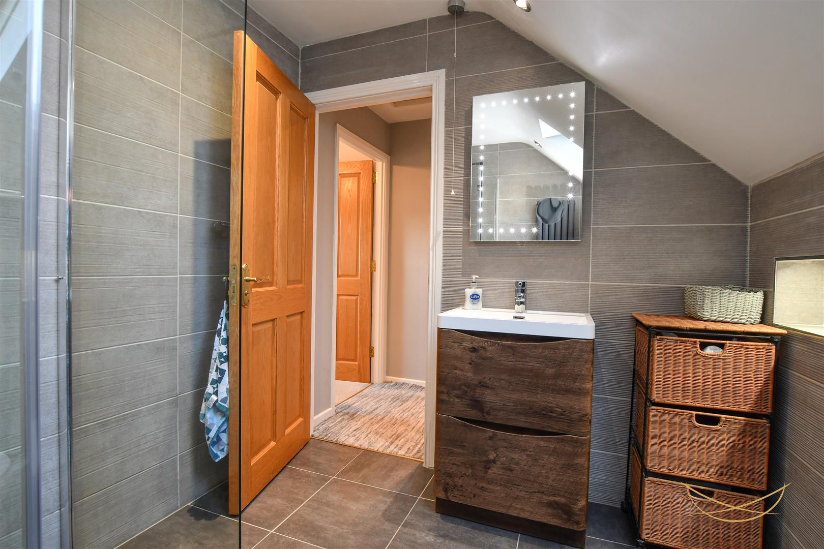 3 Bed Semi-detached House - Image 26