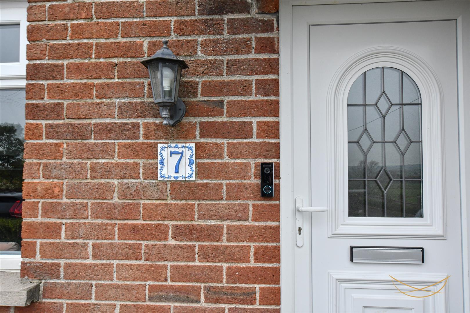 2 Bed Mid-terrace House - Image 2