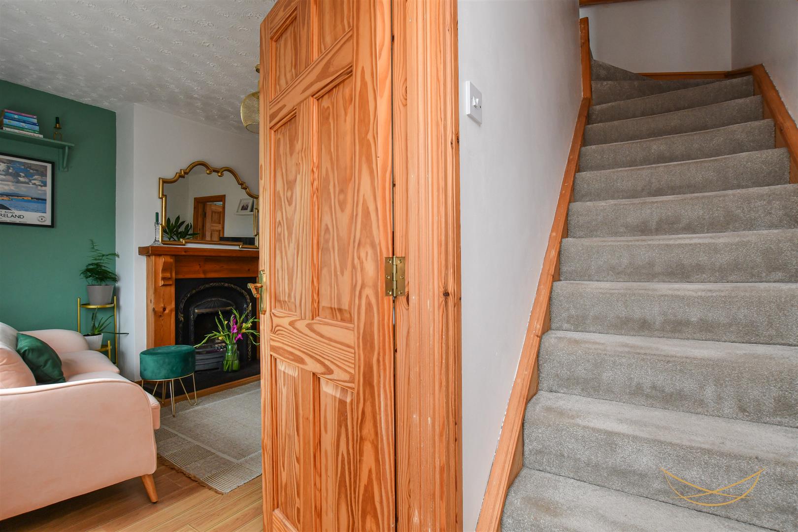 2 Bed Mid-terrace House - Image 3