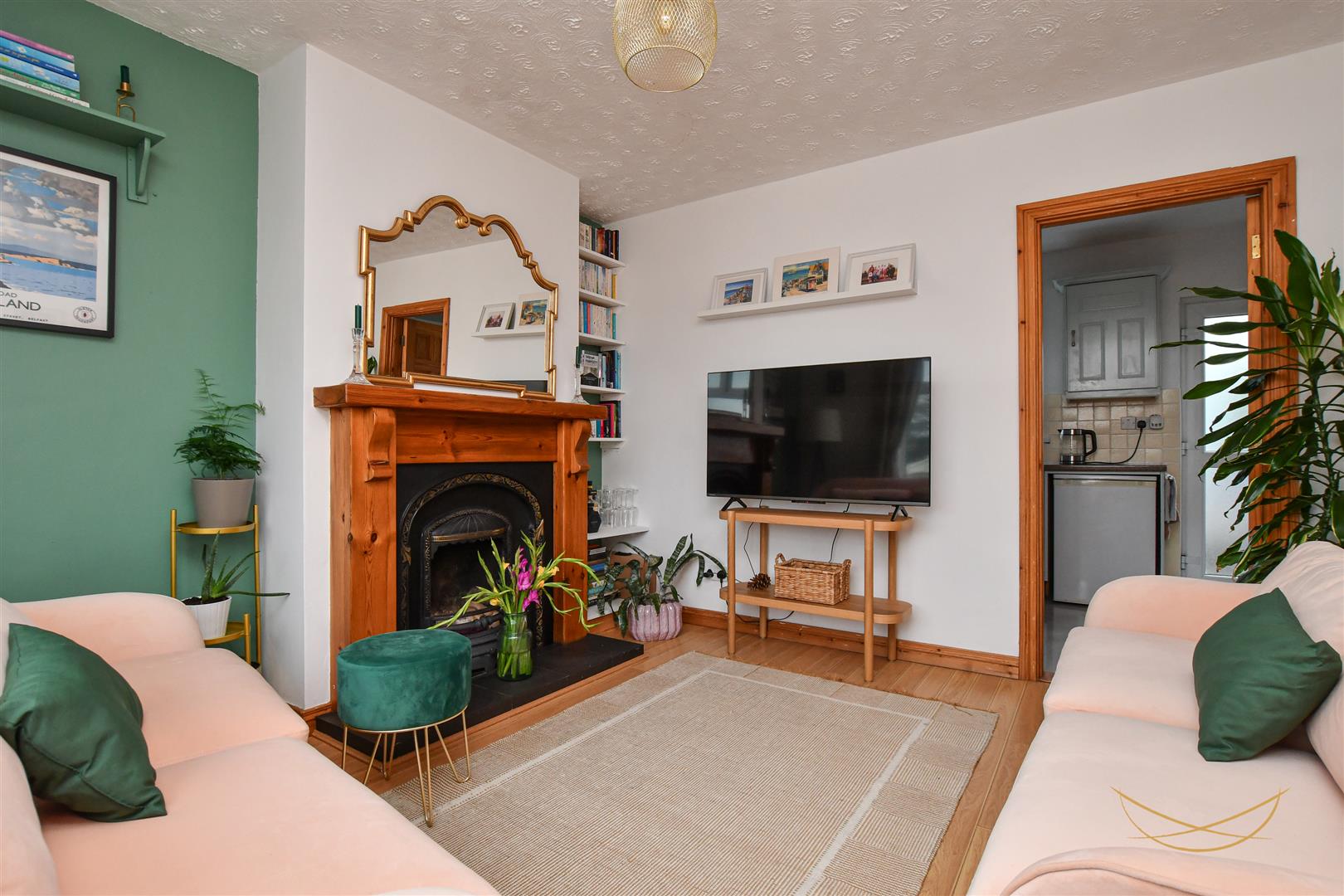 2 Bed Mid-terrace House - Image 5