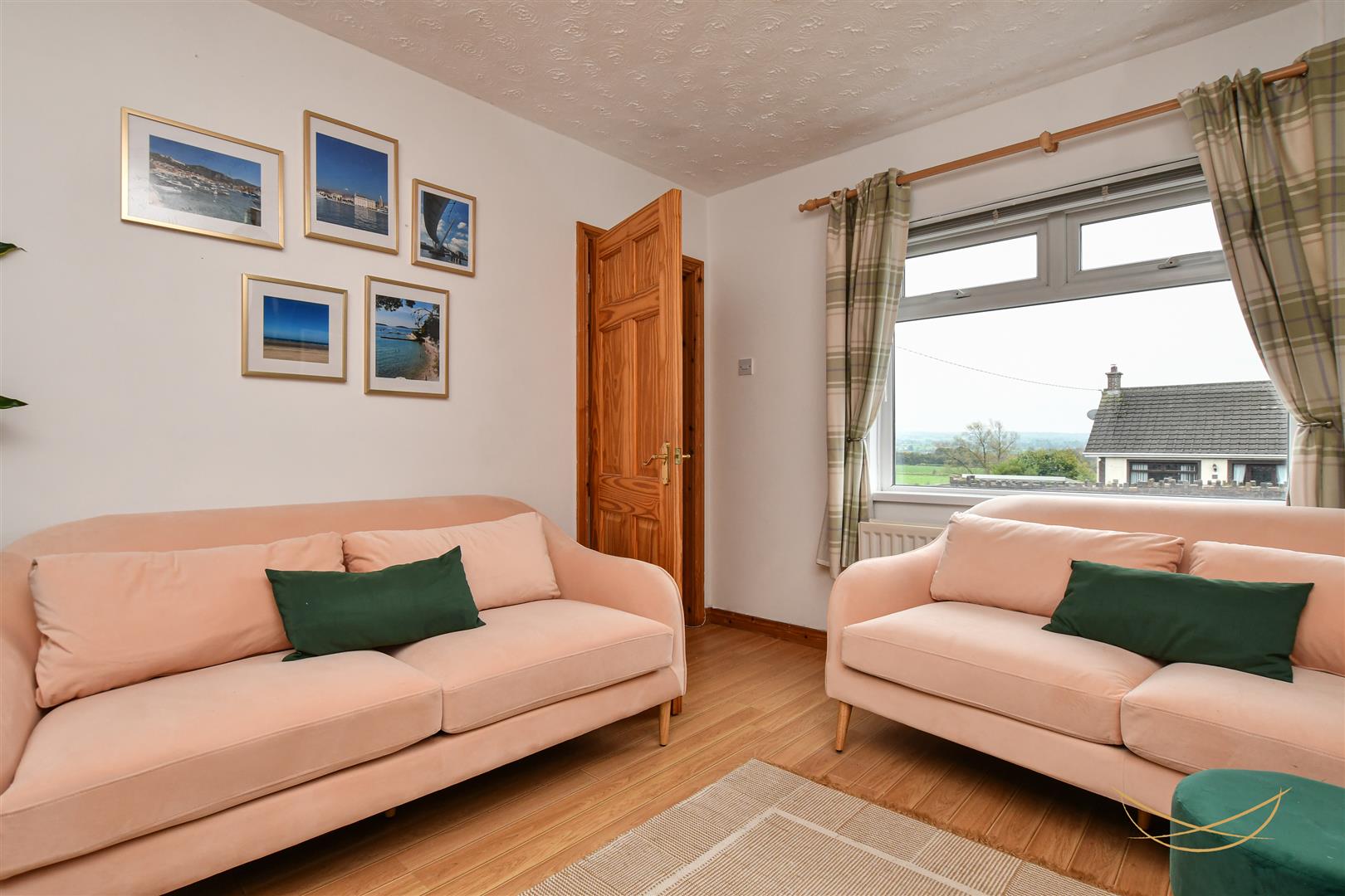 2 Bed Mid-terrace House - Image 8