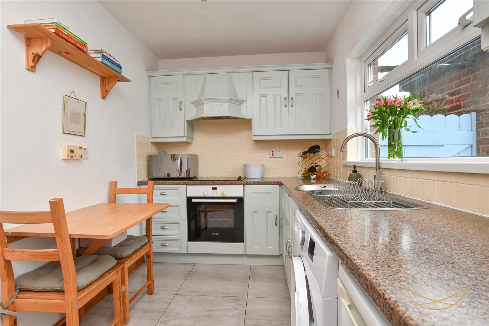 2 Bed Mid-terrace House - Image 10