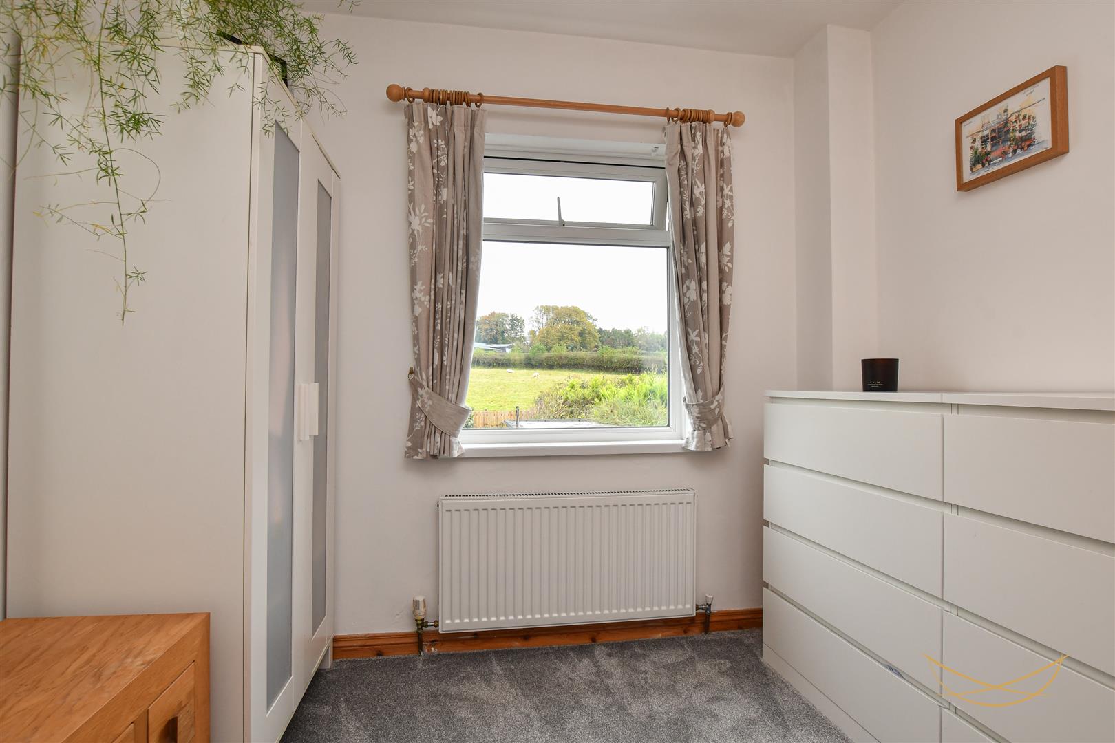 2 Bed Mid-terrace House - Image 18