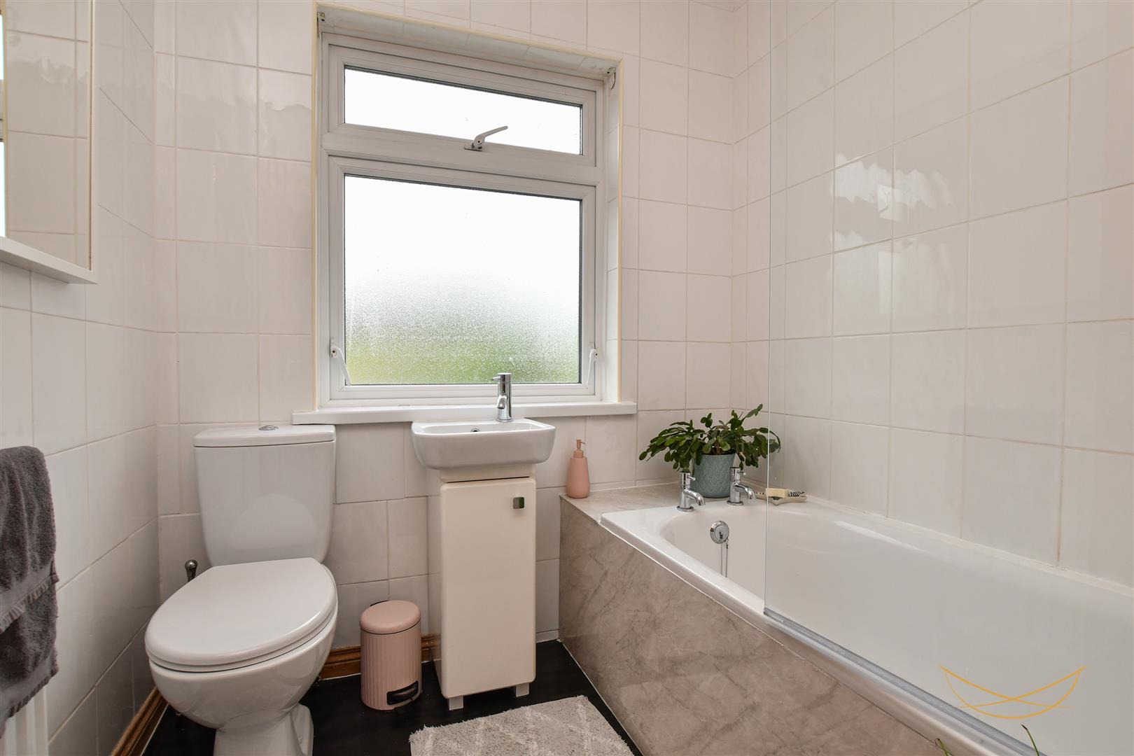 2 Bed Mid-terrace House - Image 20