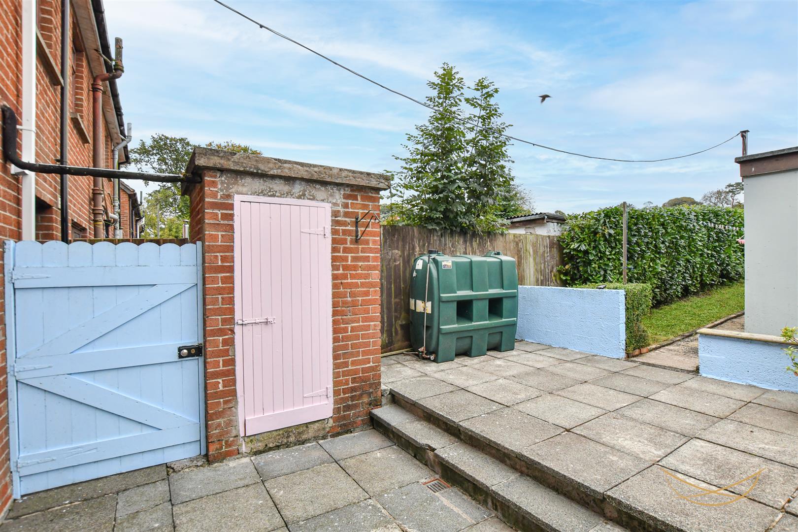 2 Bed Mid-terrace House - Image 25