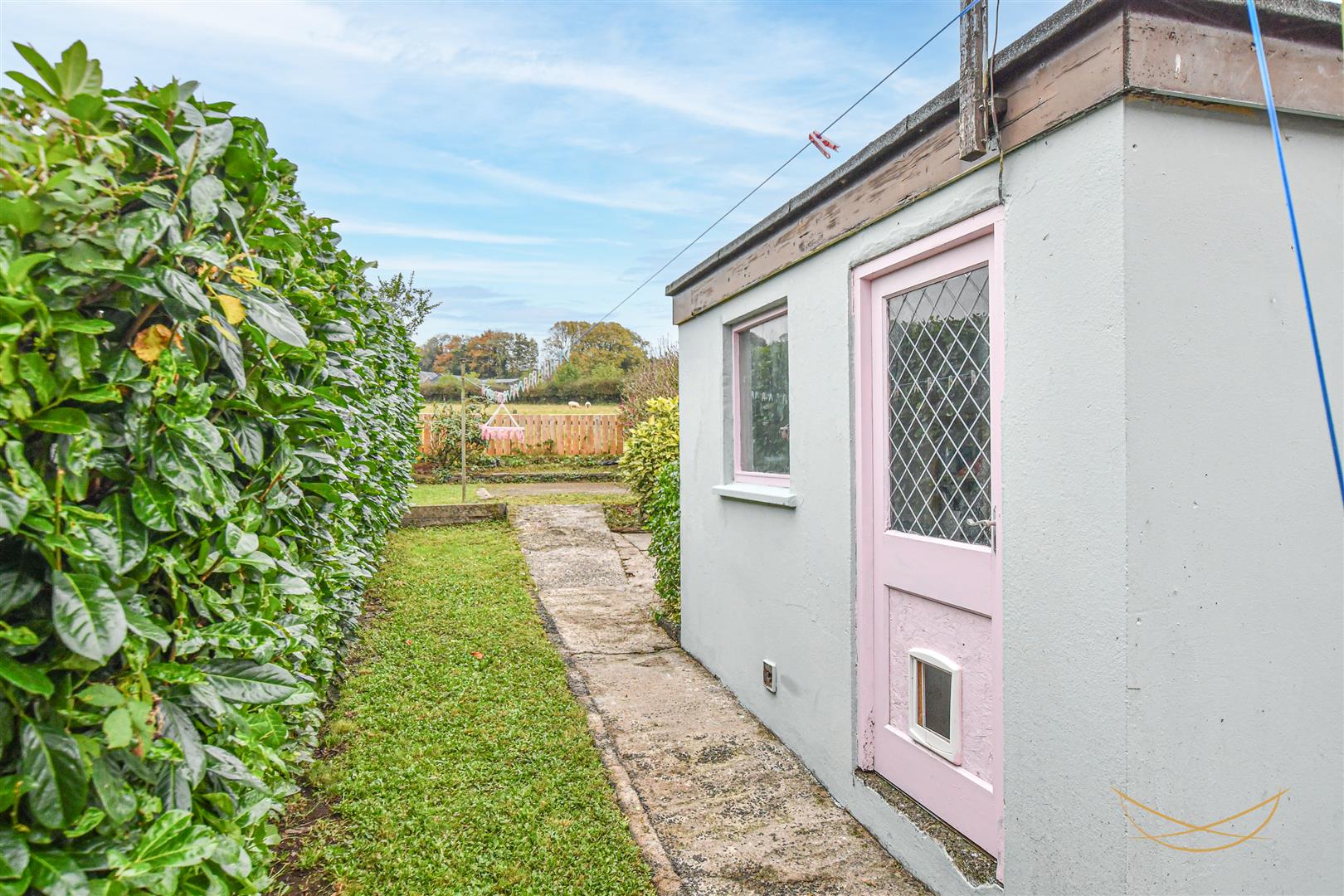 2 Bed Mid-terrace House - Image 26