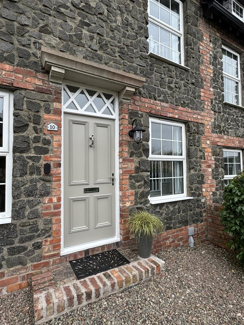 3 Bed Mid-terrace House - Image 3