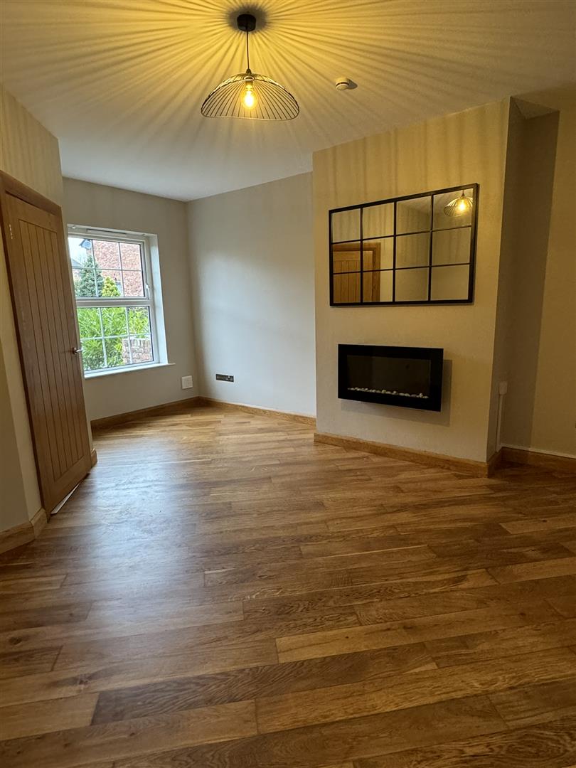 3 Bed Mid-terrace House - Image 5