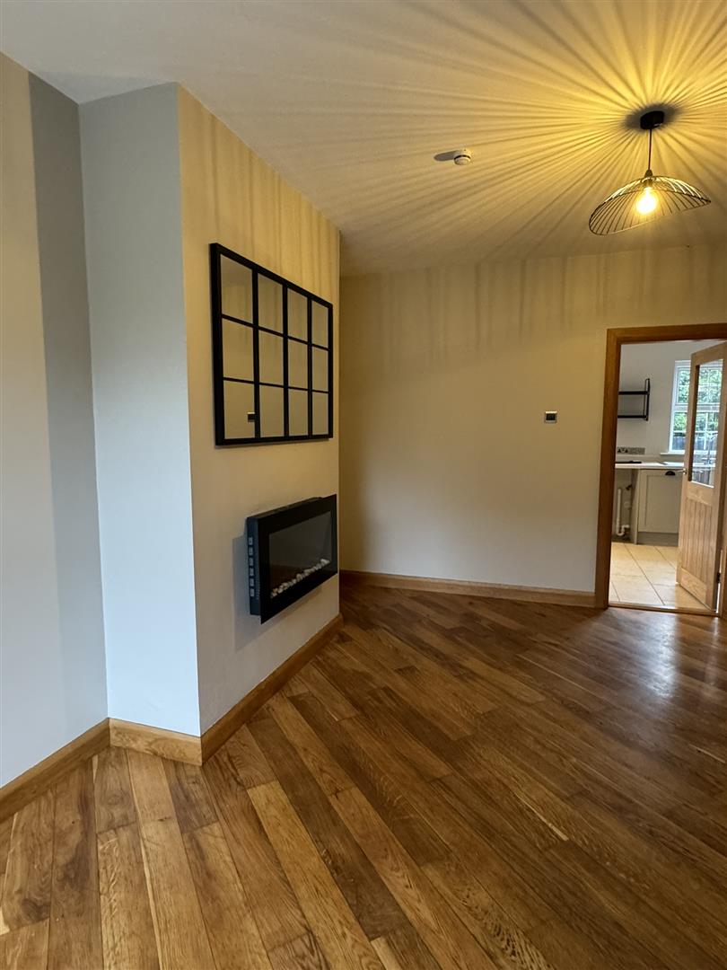 3 Bed Mid-terrace House - Image 7