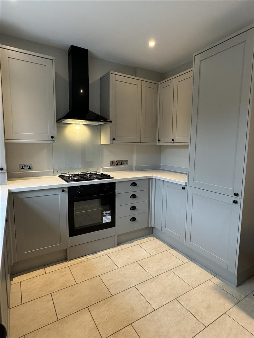 3 Bed Mid-terrace House - Image 10