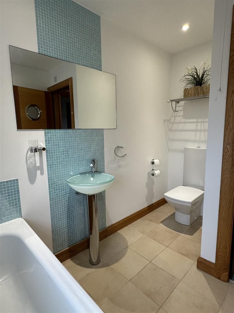 3 Bed Mid-terrace House - Image 16