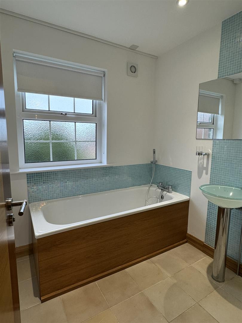3 Bed Mid-terrace House - Image 17