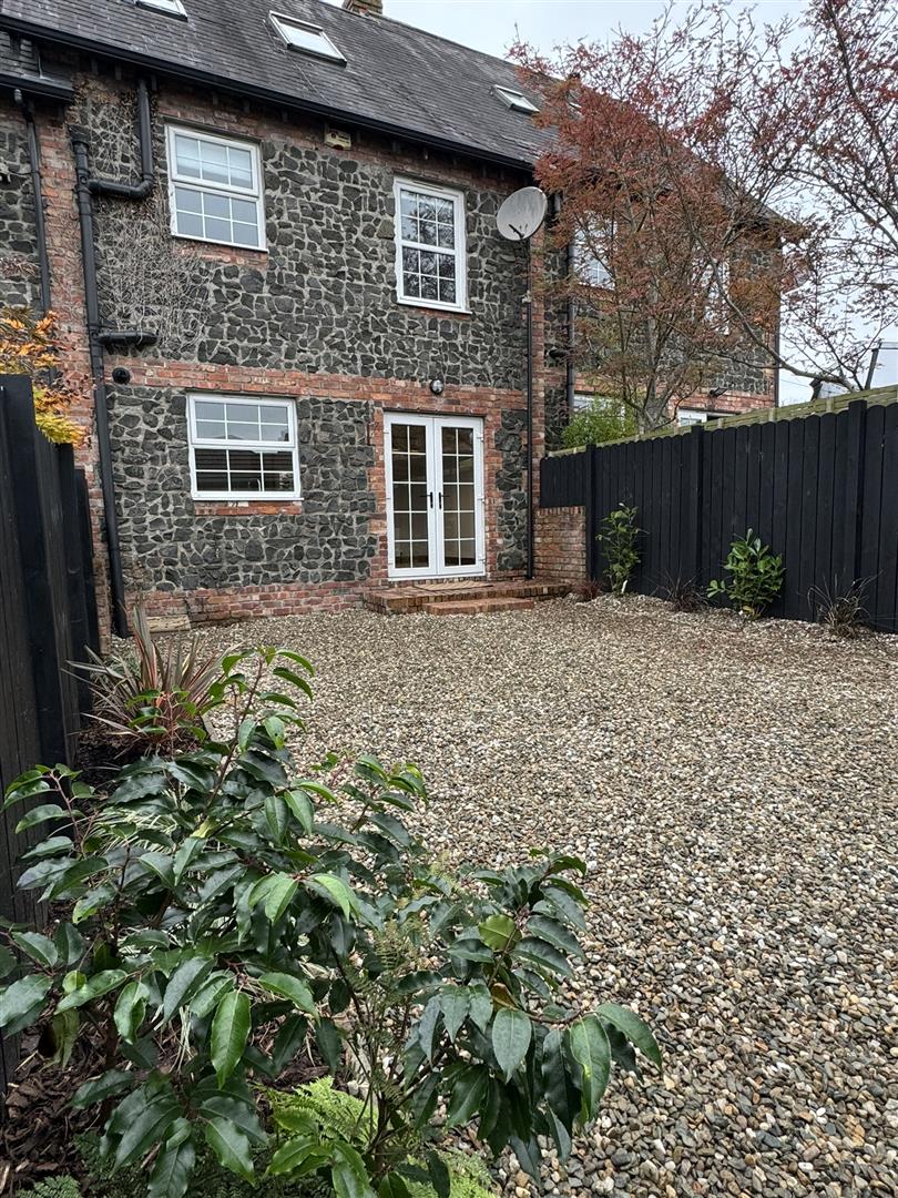 3 Bed Mid-terrace House - Image 21