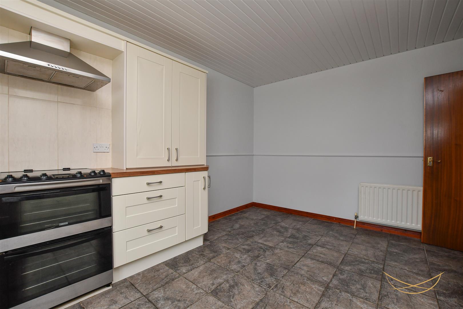 2 Bed Apartment - Image 11