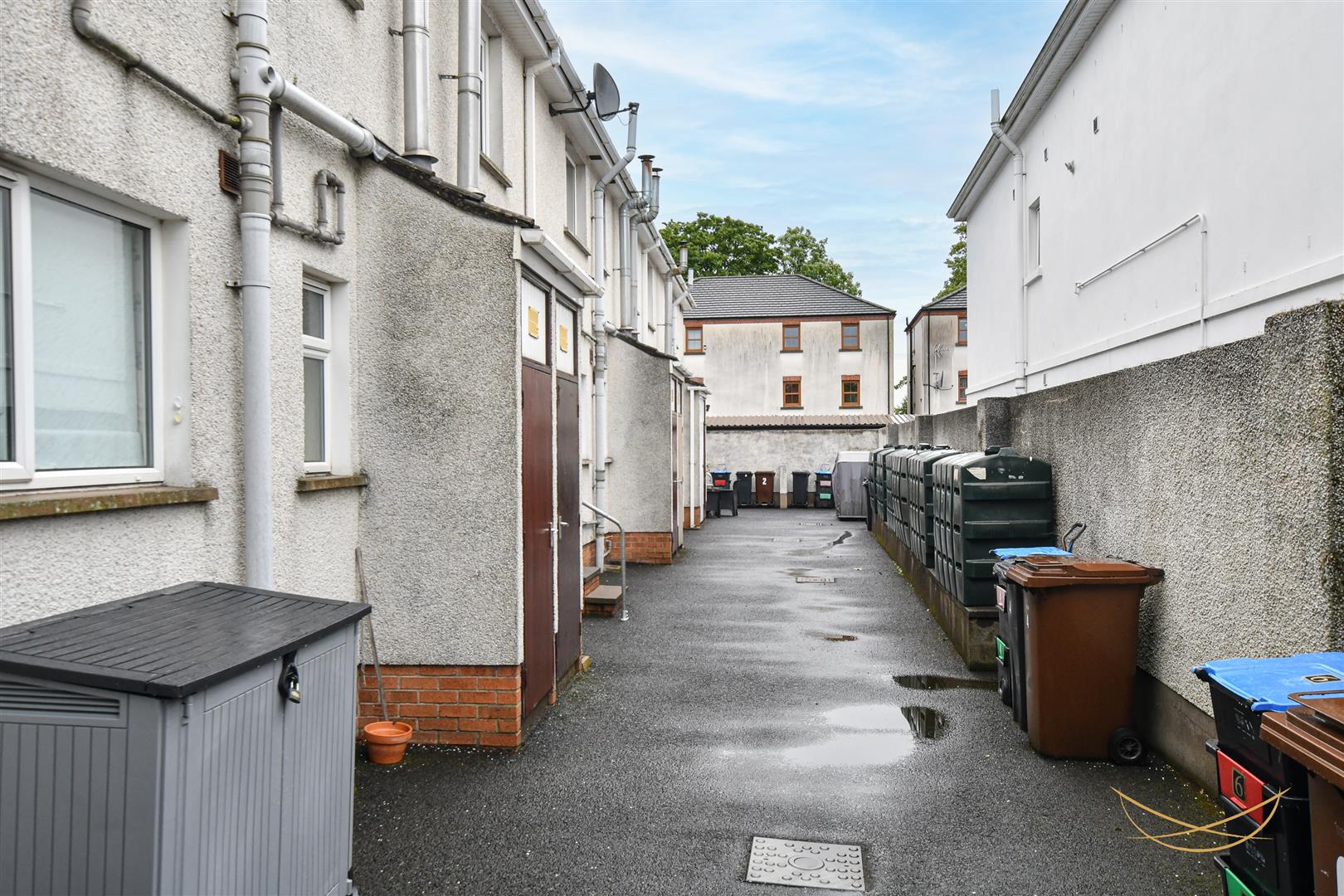 2 Bed Apartment - Image 25