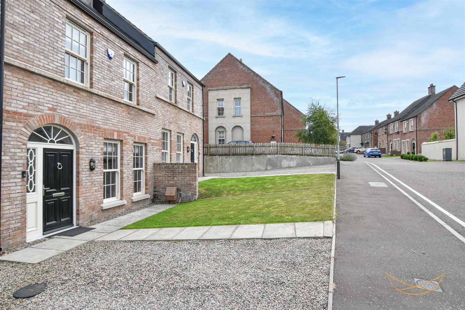 3 Bed Semi-detached House - Image 2