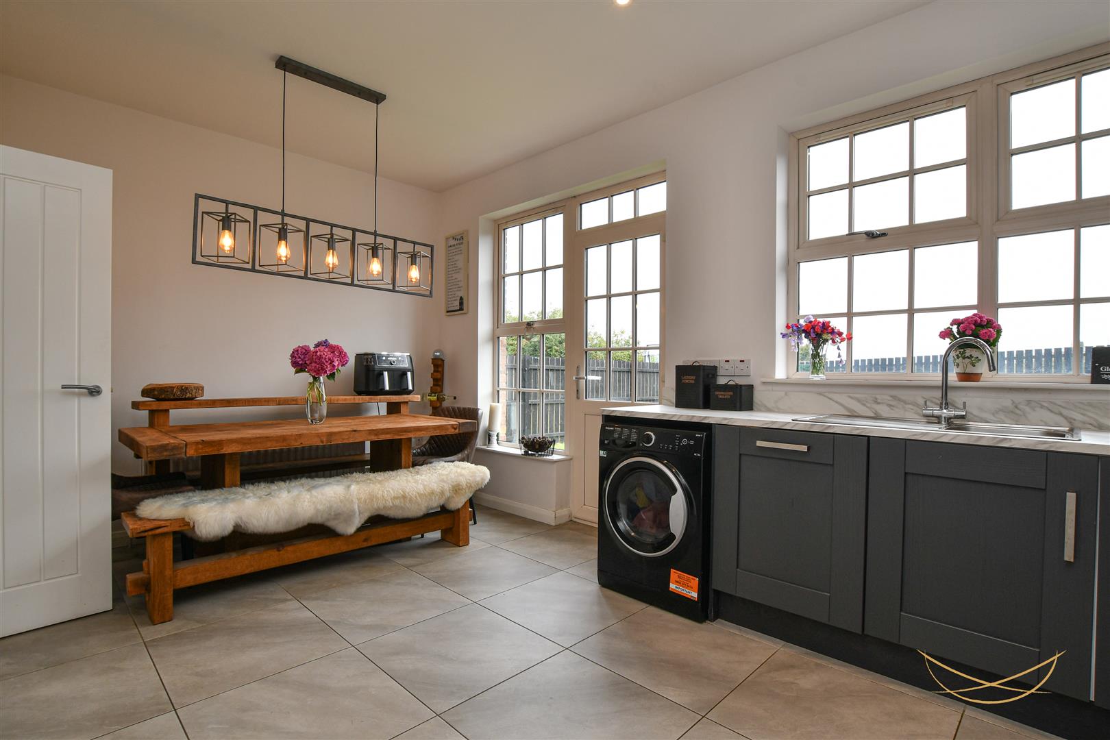 3 Bed Semi-detached House - Image 12