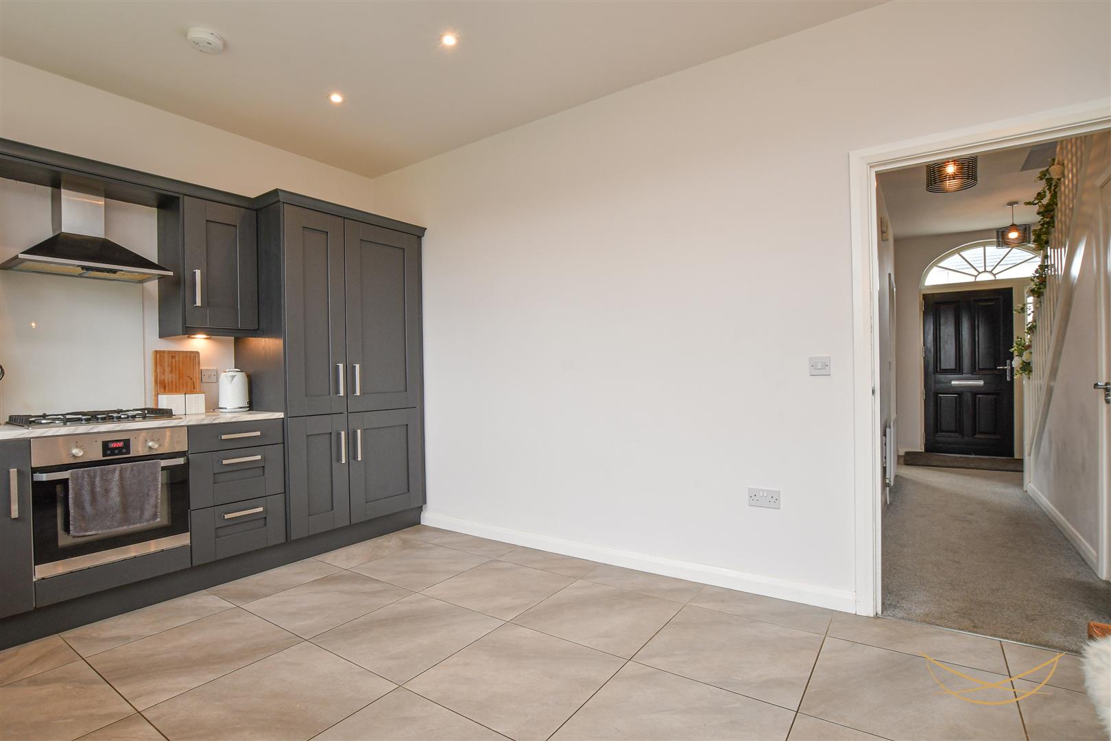 3 Bed Semi-detached House - Image 14