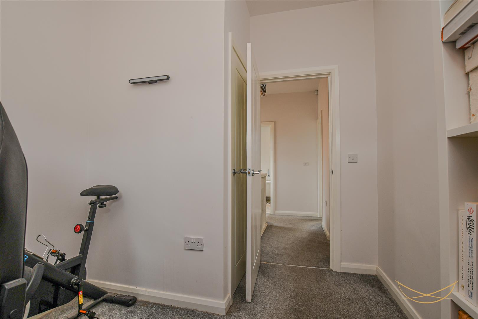 3 Bed Semi-detached House - Image 23