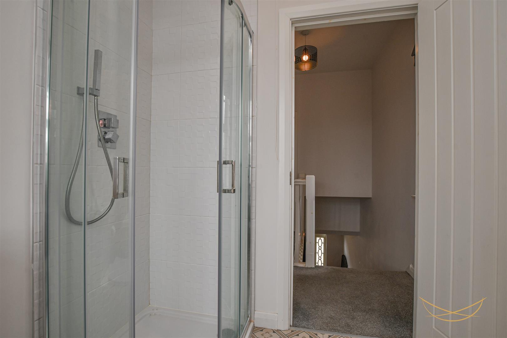 3 Bed Semi-detached House - Image 27