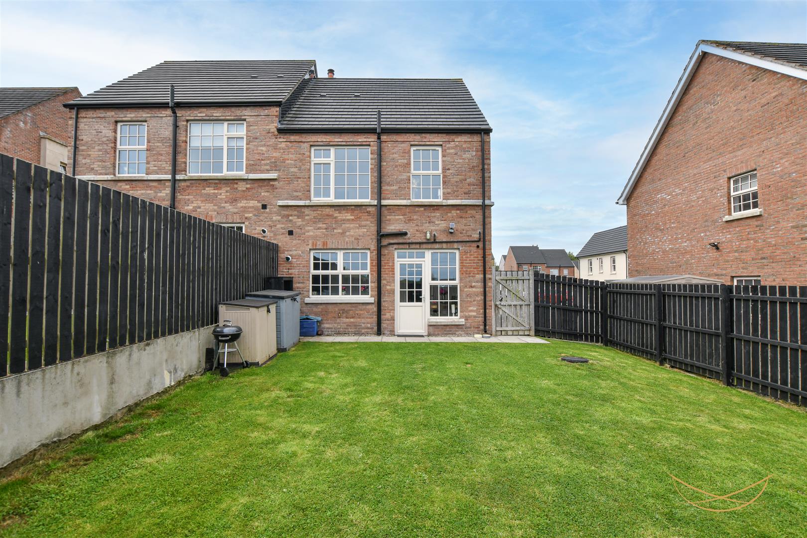 3 Bed Semi-detached House - Image 31