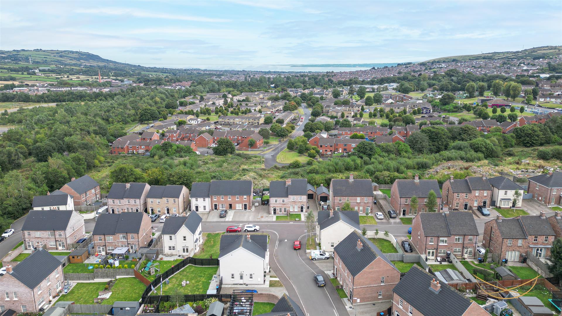 3 Bed Semi-detached House - Image 33