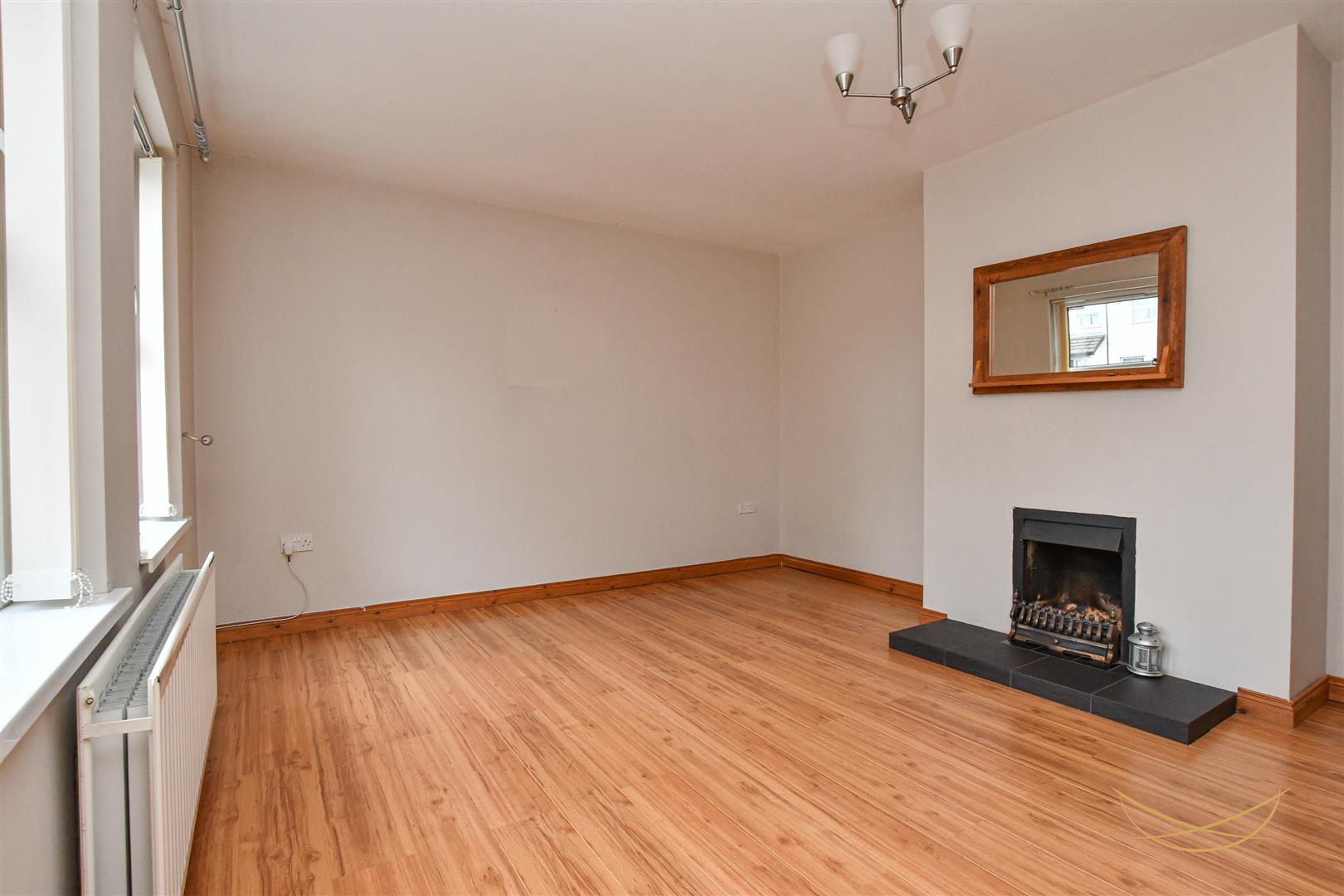 3 Bed End-terrace House - Image 4