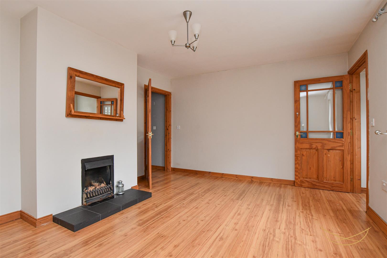 3 Bed End-terrace House - Image 5