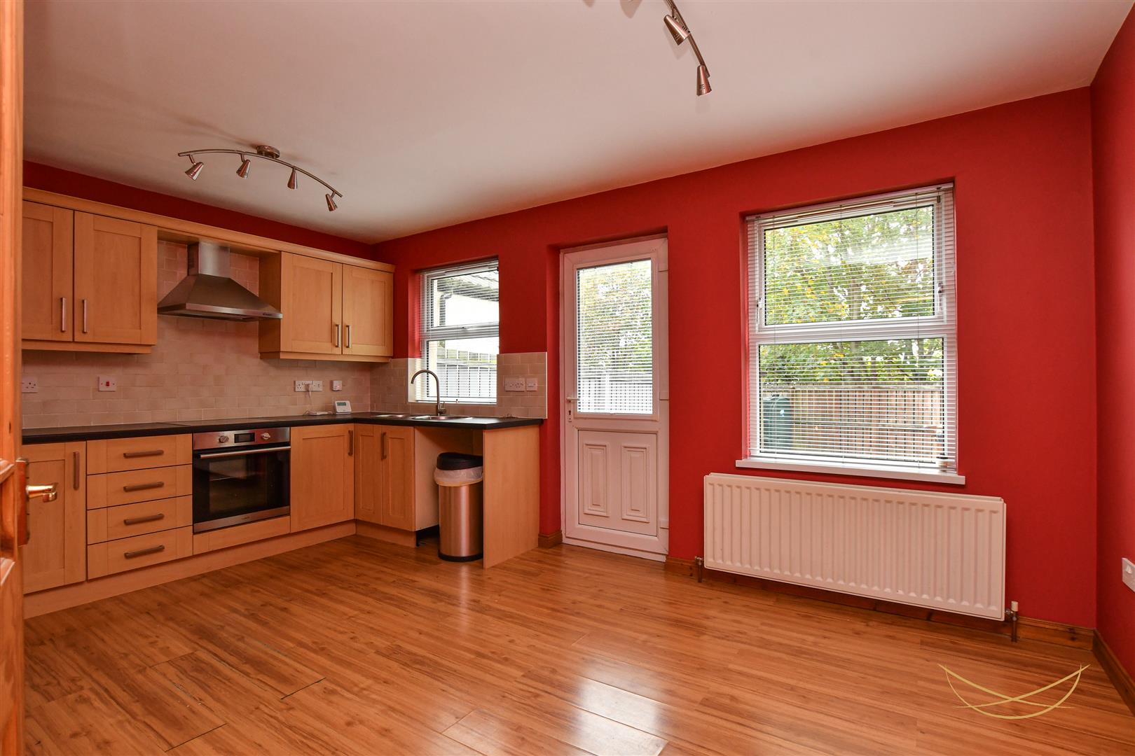 3 Bed End-terrace House - Image 8