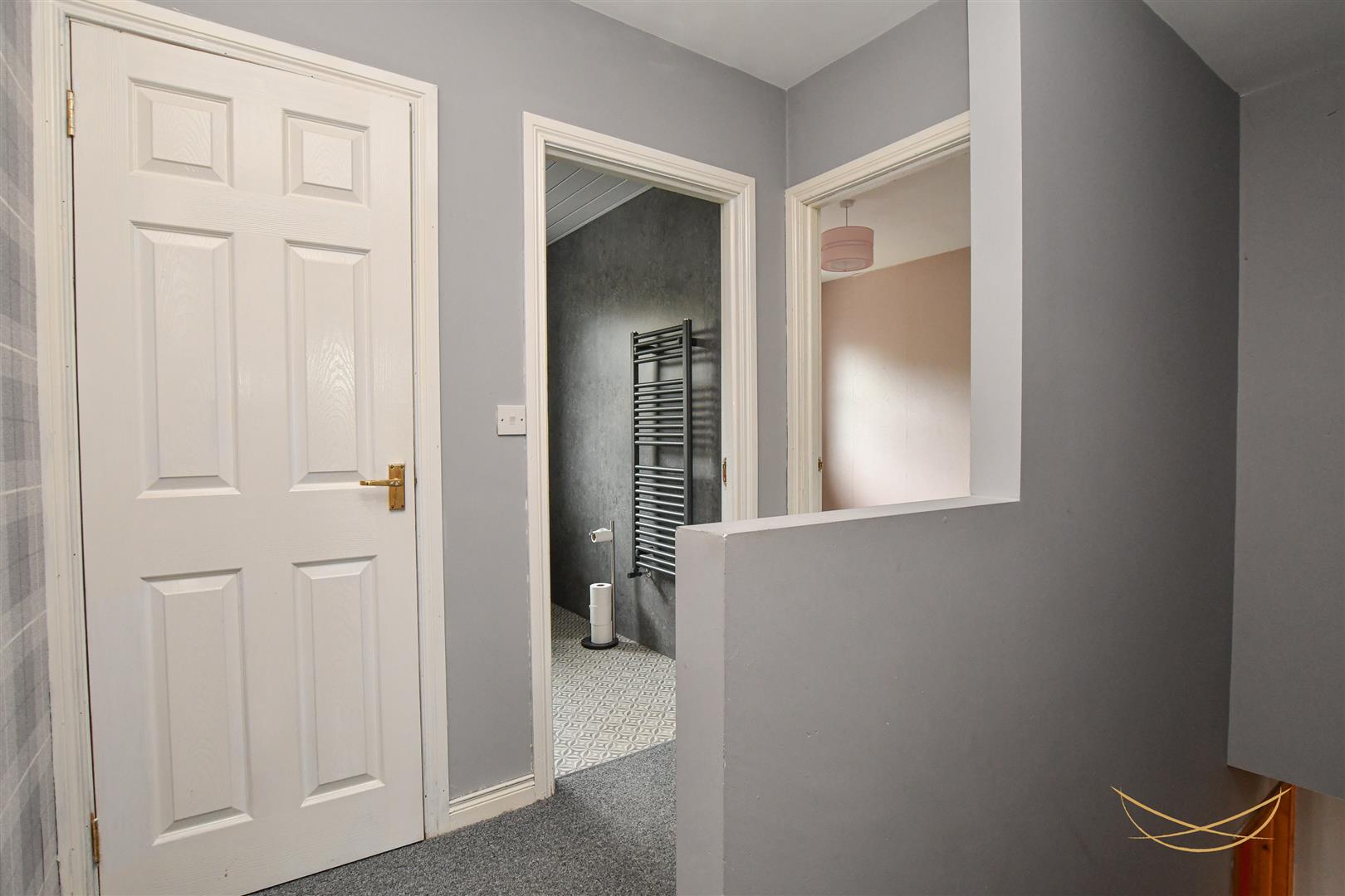 3 Bed End-terrace House - Image 11