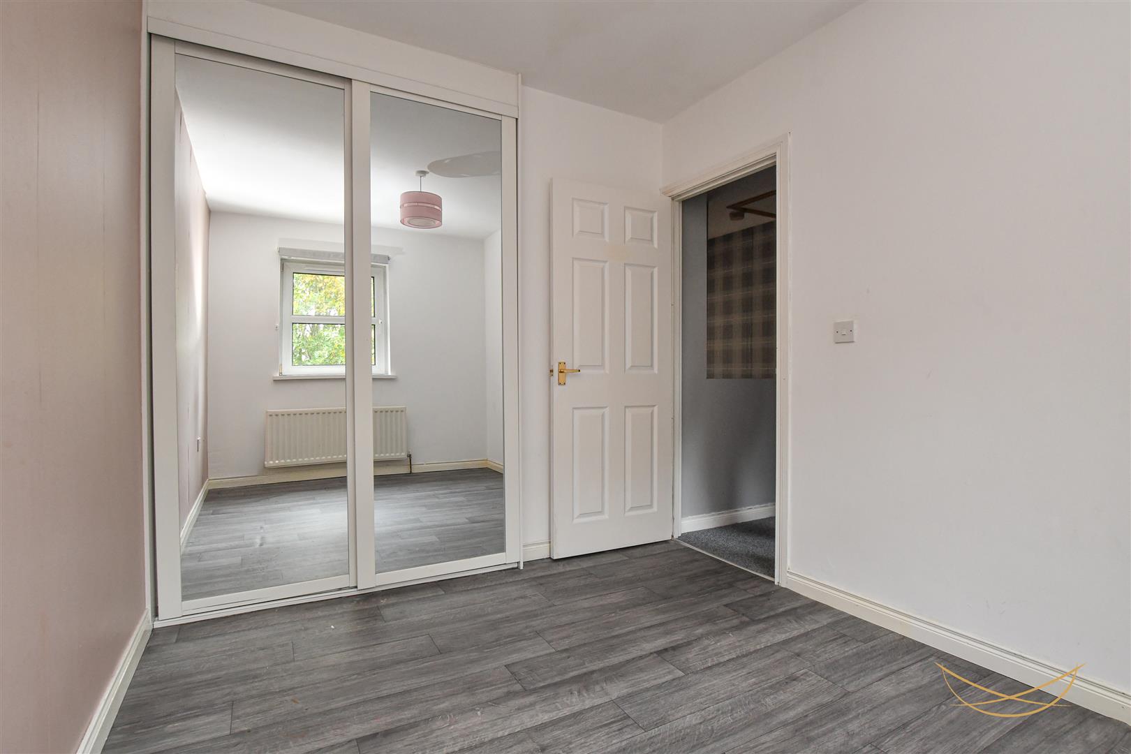 3 Bed End-terrace House - Image 15