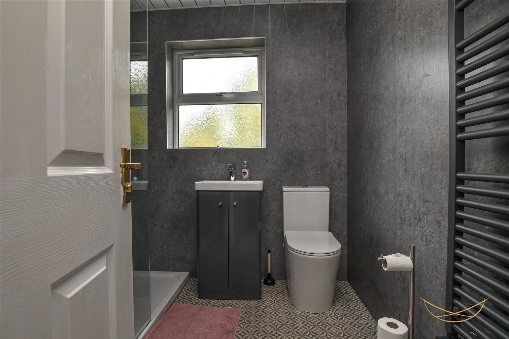 3 Bed End-terrace House - Image 17