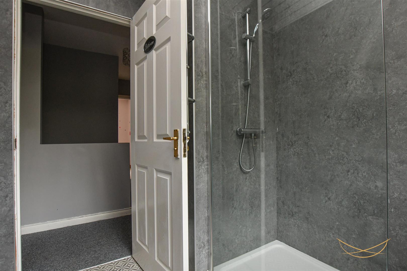 3 Bed End-terrace House - Image 18
