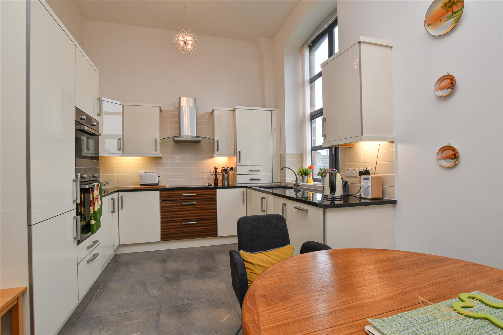2 Bed Apartment - Image 12