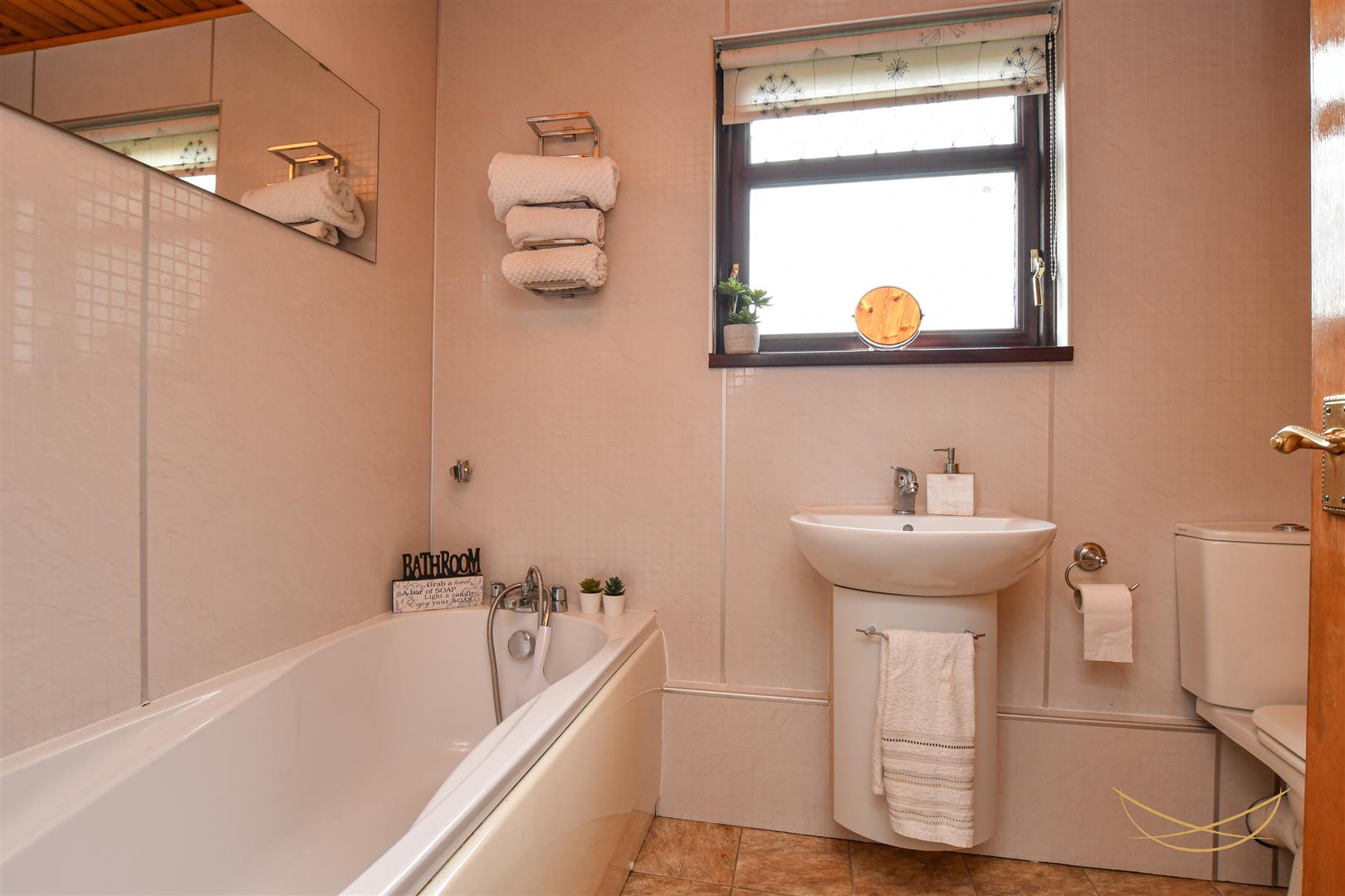 2 Bed Detached Bungalow - Image 22