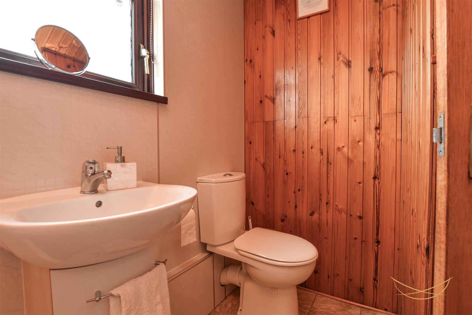 2 Bed Detached Bungalow - Image 23