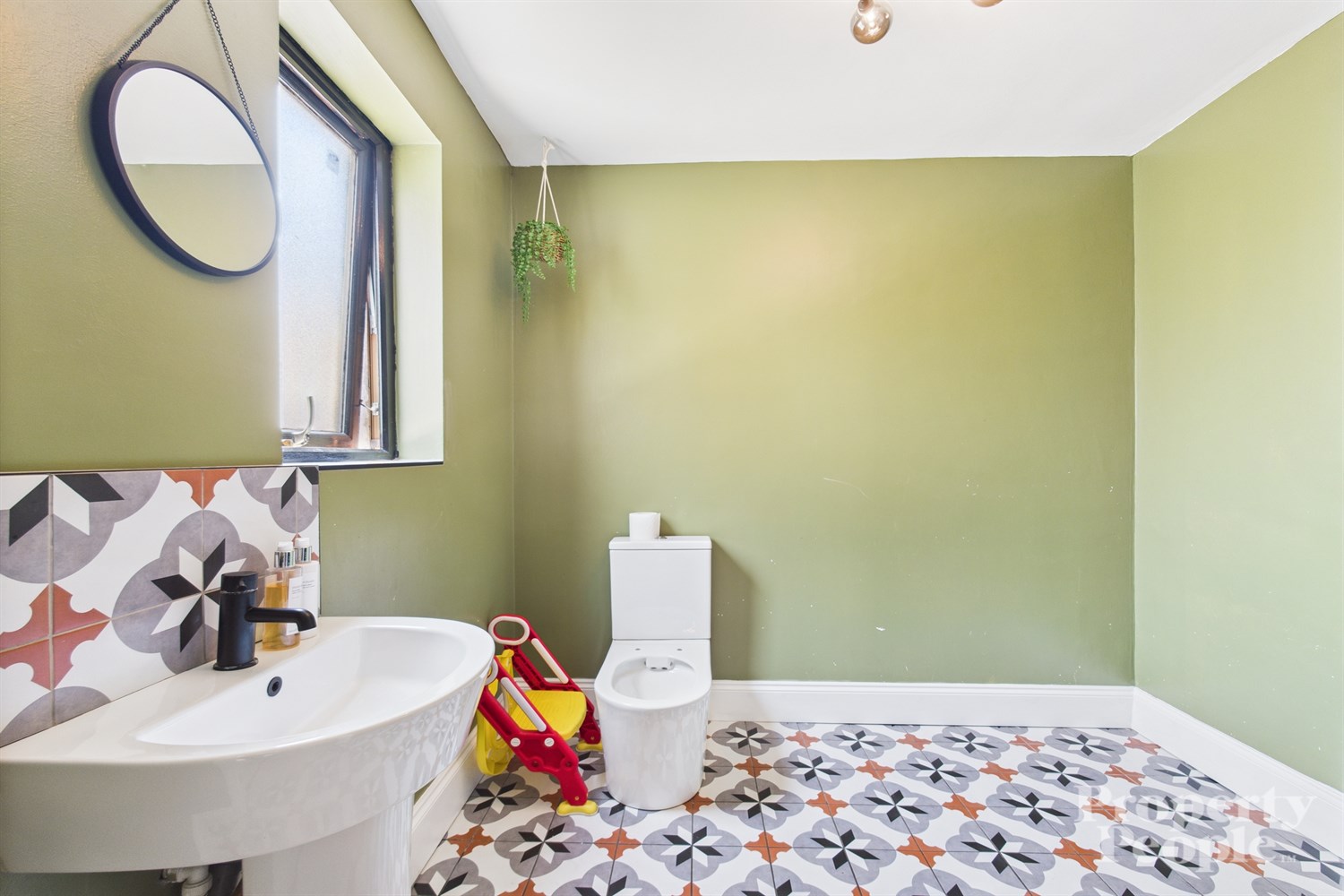  28 Ponsonby Avenue,   Belfast,  BT15 2LS