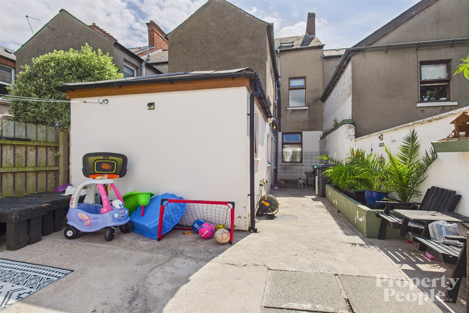  28 Ponsonby Avenue,   Belfast,  BT15 2LS