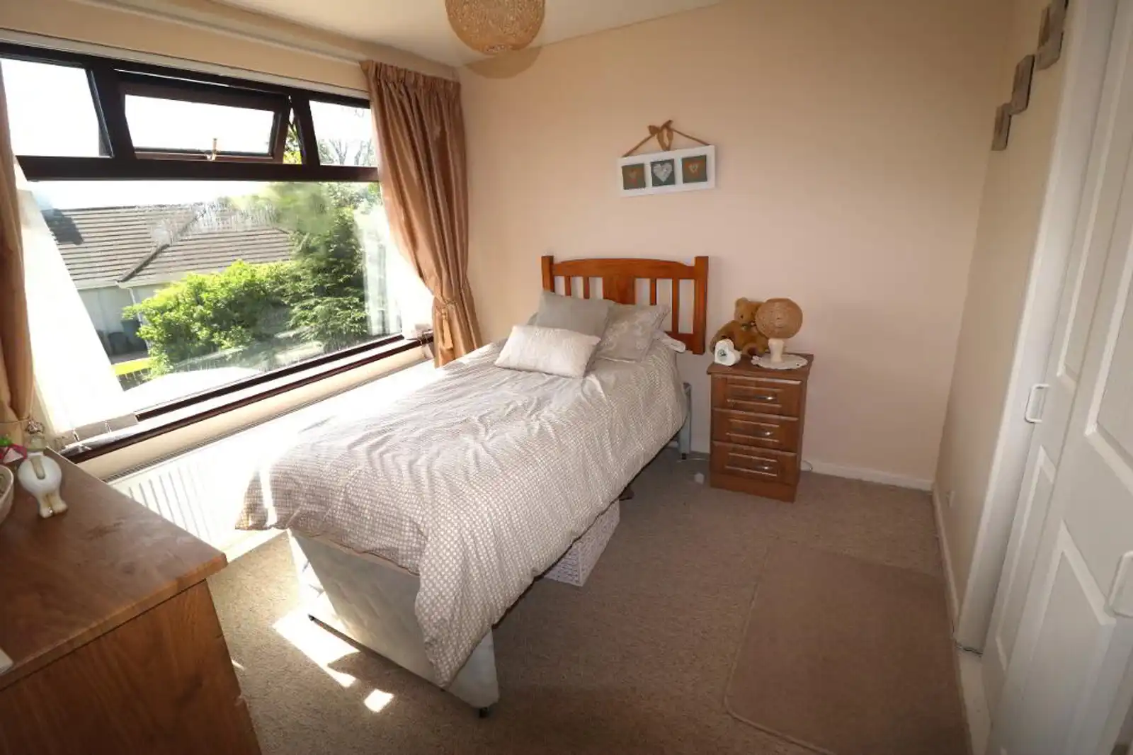 2 Oaklands, Cullybackey, Ballymena, Antrim, BT42 1DU