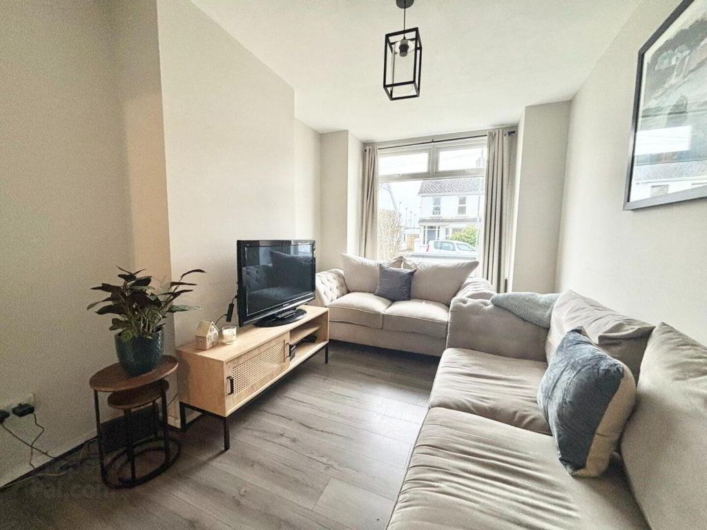 2 Bed Semi-detached House - Image 3