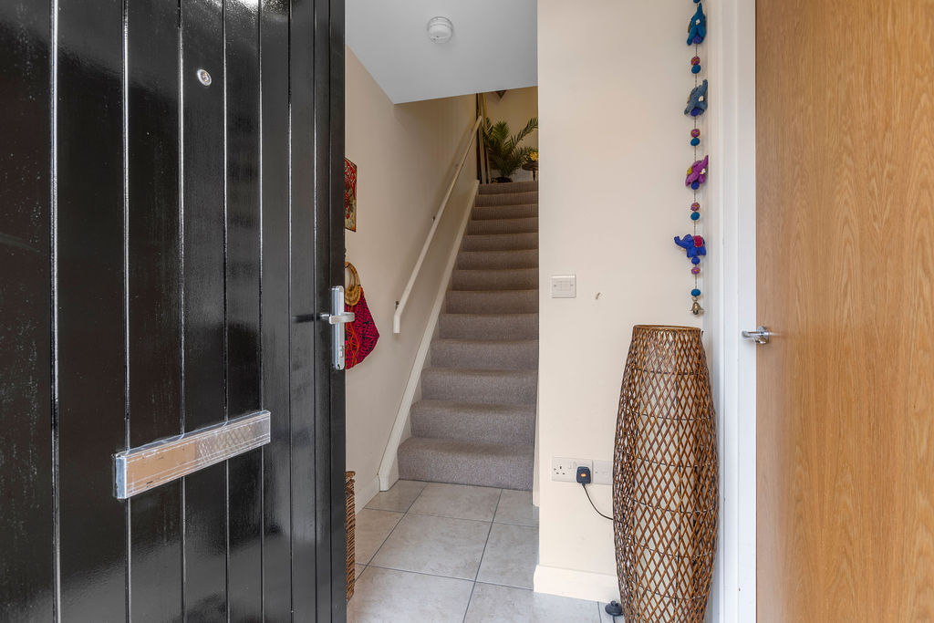 3 Bed Semi-detached House - Image 2