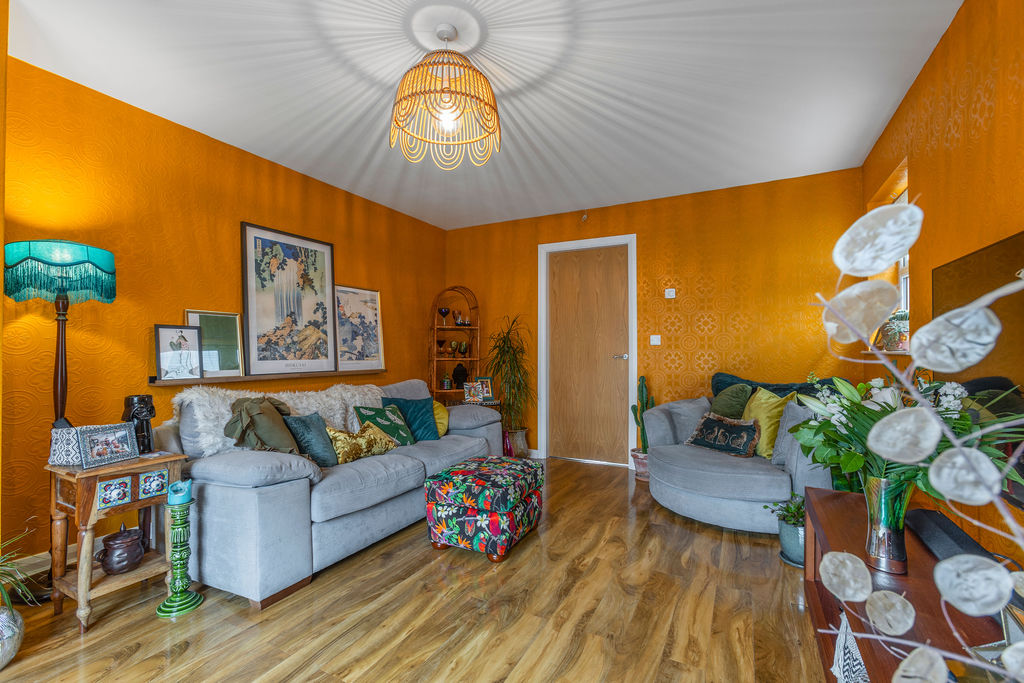 3 Bed Semi-detached House - Image 5