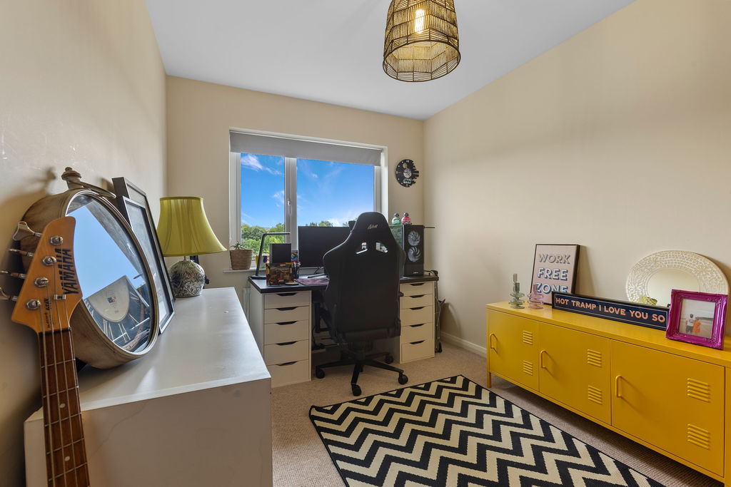 3 Bed Semi-detached House - Image 15