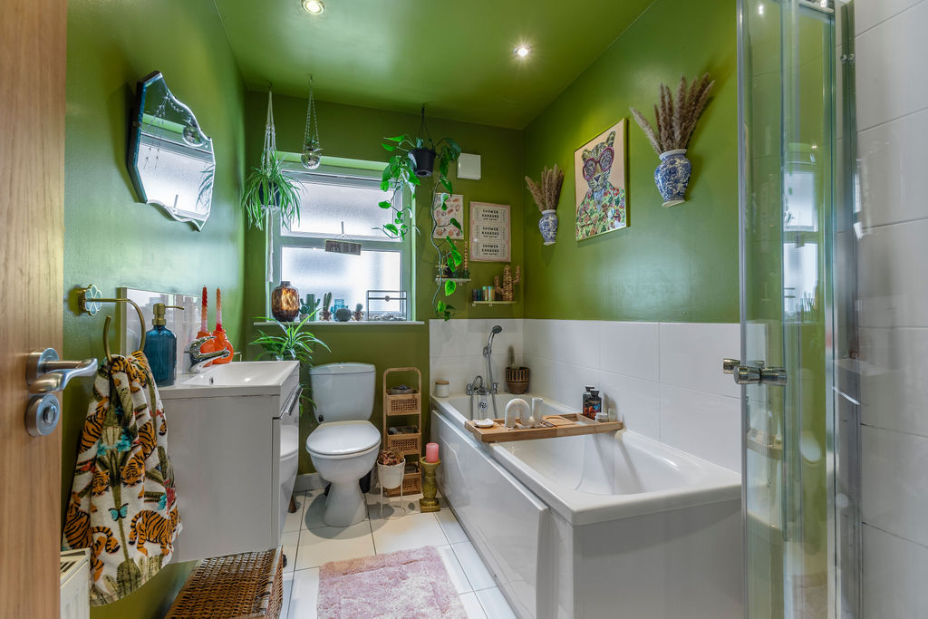 3 Bed Semi-detached House - Image 17