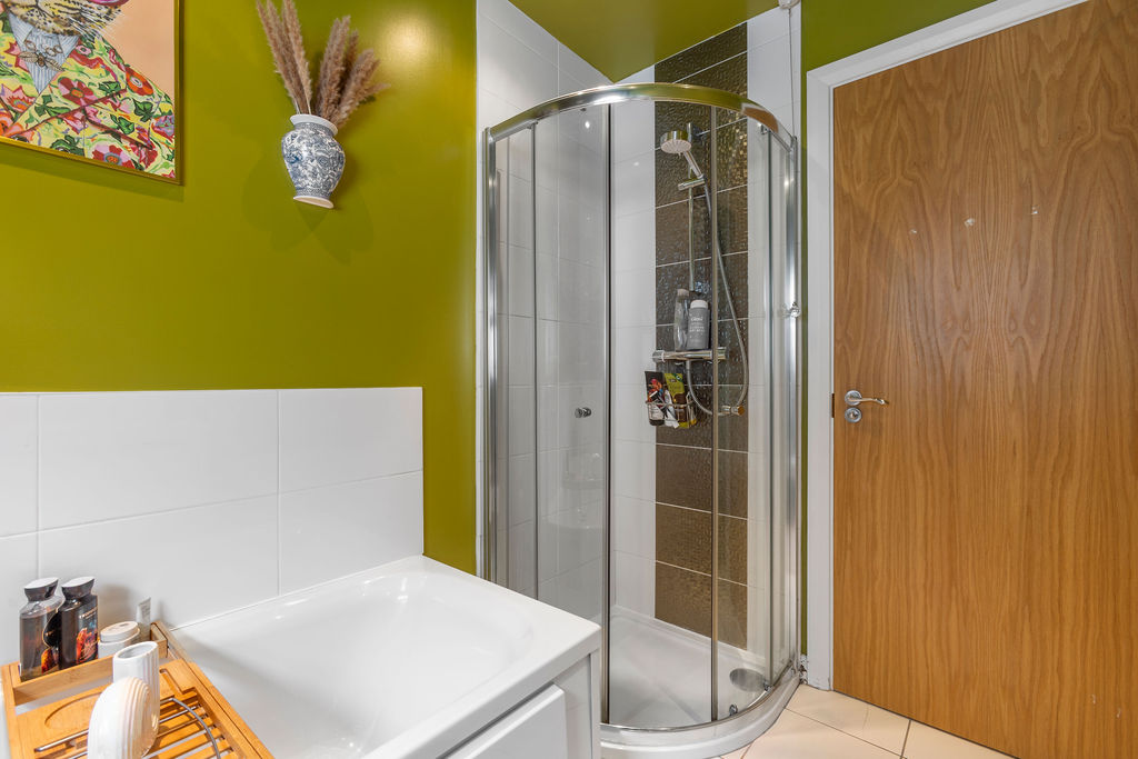 3 Bed Semi-detached House - Image 18