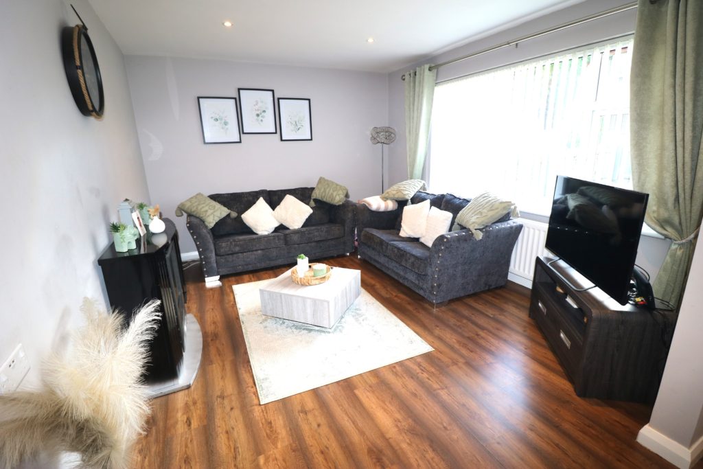 166 Dunclug Gardens - Image 2