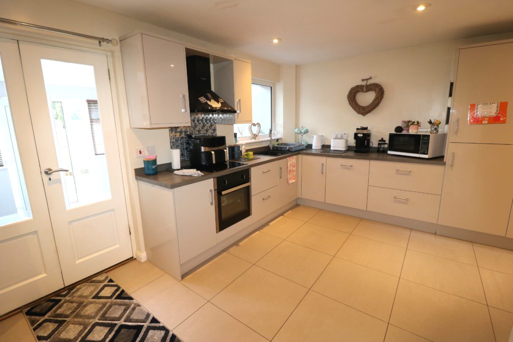 166 Dunclug Gardens - Image 4
