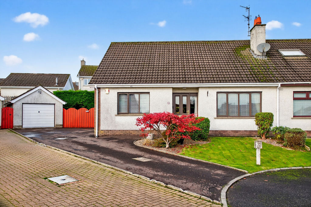 4 Bed Semi-detached Chalet Bungalow - Image 1